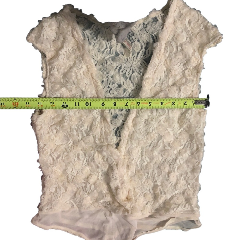 Free People intimately Free 2 Haute 2 Handle cream ruffled plunge front Bodysuit - Picture 7 of 7